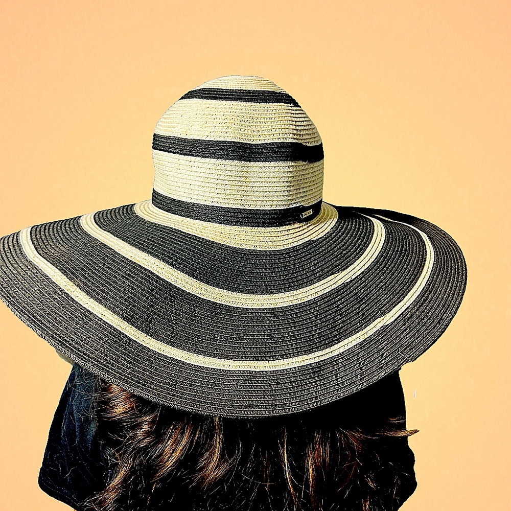 Nine  west floppy hat